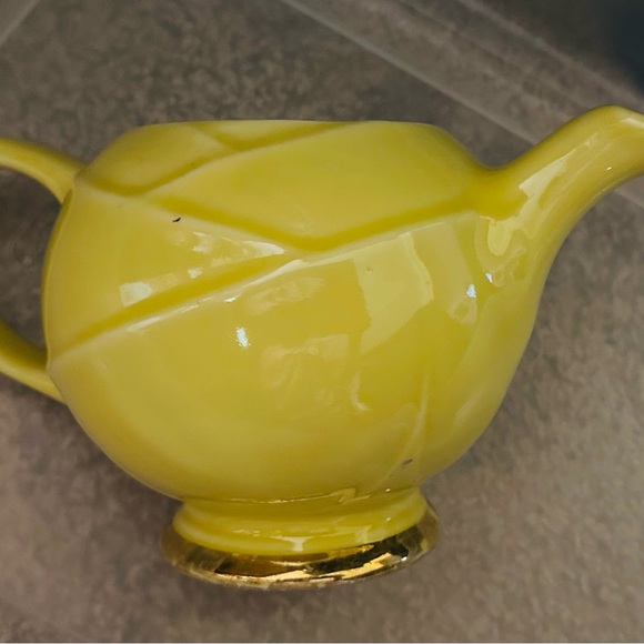 Vintage Yellow Teapot - Picture 2 of 4